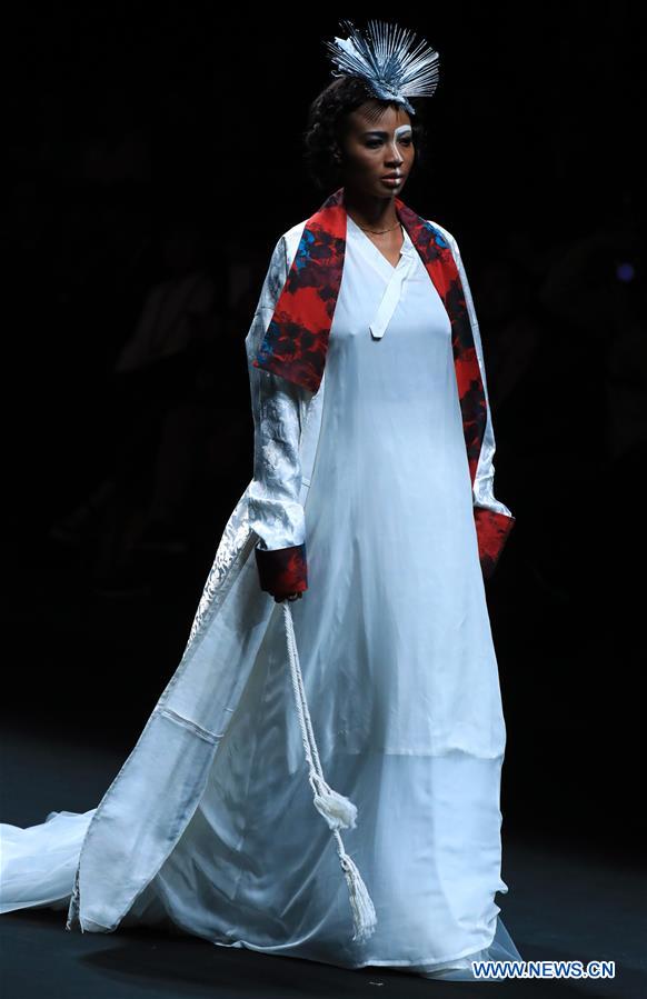 A model presents a creation at the AJ-Namo Collection Show during the China Fashion Week in Beijing, capital of China, March 30, 2017. (Xinhua/Li Mingfang) A model presents a creation at the AJ-Namo Collection Show during the China Fashion Week in Beijing, capital of China, March 30, 2017. (Xinhua/Li Mingfang)