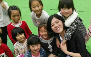 “我可以叫你媽媽嗎？”——一位基層女代表和她的希望小學(xué)