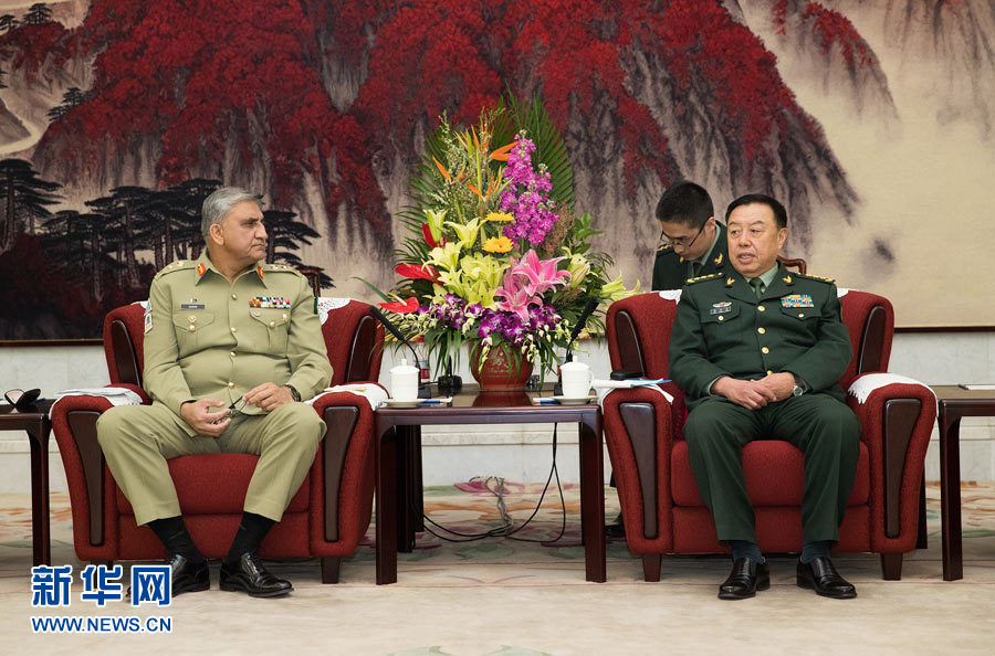  3月16日，中央軍委副主席范長龍會見來訪的巴基斯坦陸軍參謀長巴杰瓦。   新華社記者琚振華攝