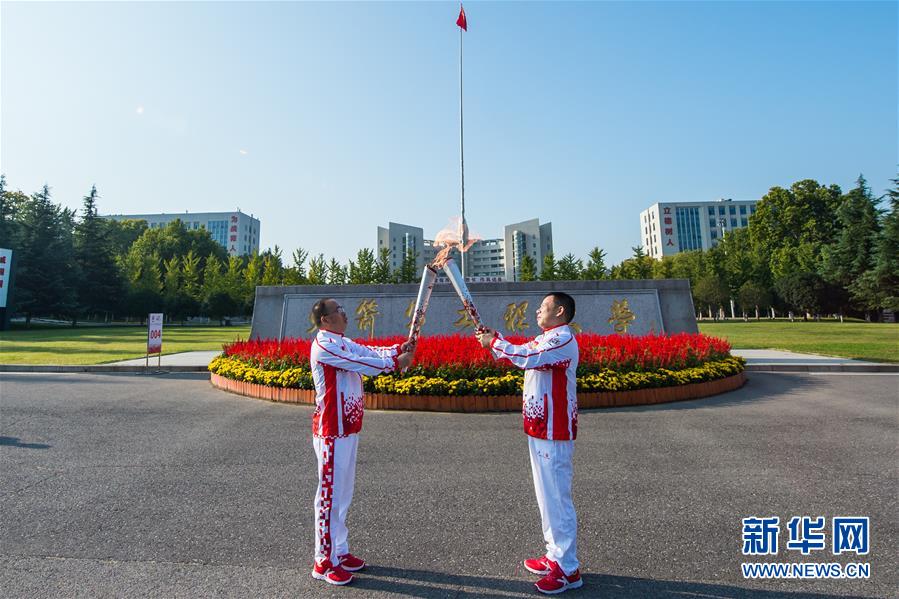 （軍運會·圖文互動）（2）軍運會火炬傳遞活動在火箭軍工程大學舉行（配本社同題文字稿）