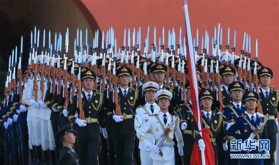 （在習近平強軍思想指引下·我們在戰位報告·圖文互動）（1）護衛國旗　重于生命——中國人民解放軍儀仗大隊國旗護衛隊執行國旗升降任務記事