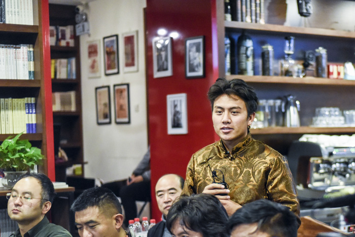 安久家族老八：我們的家族一直在做技藝的傳承，這是我們的使命，我們應(yīng)該承擔(dān)起來(lái)。希望能用我學(xué)到的知識(shí)，把我們家族的技藝推廣到更廣大的市場(chǎng)。