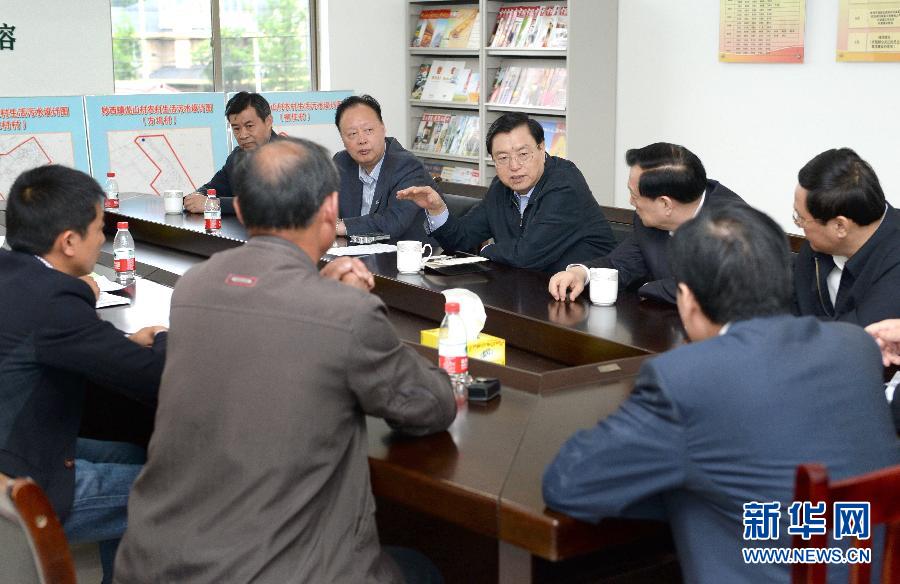 這是5月9日，張德江到湖州市妙西鎮調研，與基層人大代表座談。新華社記者 馬占成 攝 