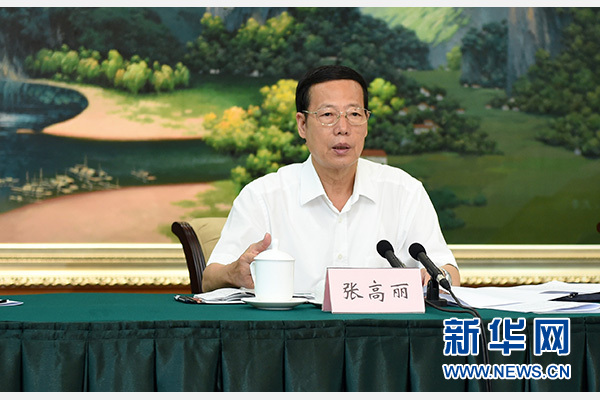 9月16日至18日，中共中央政治局常委、國(guó)務(wù)院副總理張高麗在廣西調(diào)研。這是9月17日，張高麗在南寧主持召開(kāi)“十三五”規(guī)劃編制工作座談會(huì)。 新華社記者張鐸攝 