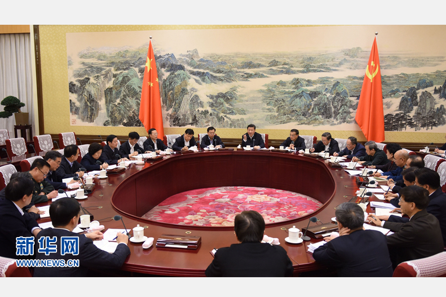 12月28日至29日，中共中央政治局召開(kāi)專(zhuān)題民主生活會(huì)，對(duì)照檢查踐行“三嚴(yán)三實(shí)”情況，討論研究加強(qiáng)黨風(fēng)廉政建設(shè)措施。中共中央總書(shū)記習(xí)近平主持會(huì)議并發(fā)表重要講話。新華社記者 李學(xué)仁 攝 