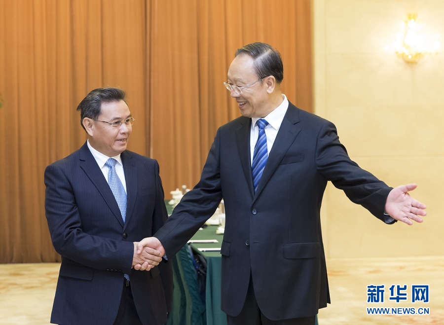 10月12日，中共中央書記處書記、全國政協(xié)副主席杜青林在北京會見來華訪問并出席“2016中國共產(chǎn)黨與世界對話會”的老撾人革黨中央政治局委員、建國陣線中央主席賽頌蓬·豐威漢率領(lǐng)的老撾人革黨代表團(tuán)。　新華社記者丁海濤攝