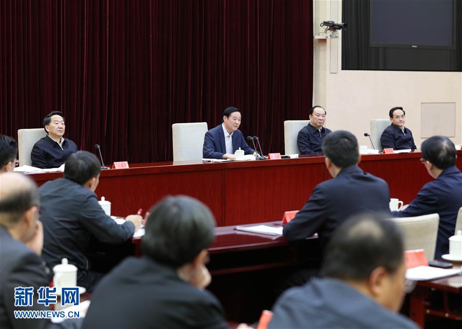  2月17日，在習近平總書記主持召開黨的新聞輿論工作座談會并發(fā)表重要講話一周年之際，中宣部在北京召開2017年新聞戰(zhàn)線“新春走基層”活動座談會。中共中央政治局委員、中央書記處書記、中宣部部長劉奇葆出席會議并講話。新華社記者 王曄 攝
