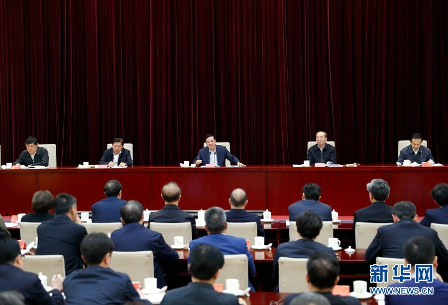 4月13日，中央宣傳部、中央政法委在北京召開貫徹落實《關于進一步把社會主義核心價值觀融入法治建設的指導意見》電視電話會議。中共中央政治局委員、中央書記處書記、中宣部部長劉奇葆出席會議并講話。新華社記者丁海濤攝