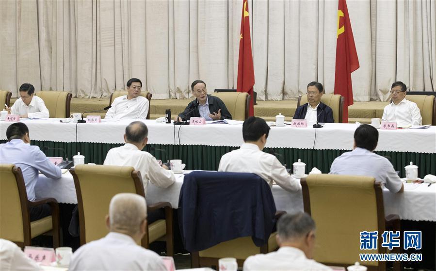 9月3日至5日，中共中央政治局常委、中央紀委書記、中央巡視工作領導小組組長王岐山在湖南省調(diào)研并主持召開巡察工作座談會。這是9月4日，王岐山在長沙主持召開巡察工作座談會。新華社記者 王曄 攝
