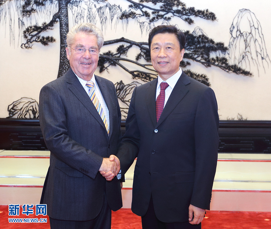 9月7日，國(guó)家副主席李源潮在北京會(huì)見(jiàn)應(yīng)全國(guó)對(duì)外友協(xié)邀請(qǐng)?jiān)L華的奧中友協(xié)主席、奧地利前總統(tǒng)菲舍爾。 新華社記者 王曄 攝


