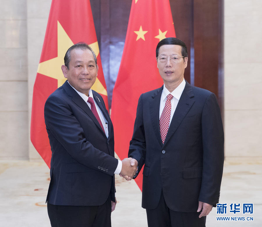  9月11日，中共中央政治局常委、國務(wù)院副總理張高麗在廣西南寧會見前來出席第十四屆中國－東盟博覽會和中國－東盟商務(wù)與投資峰會的越南常務(wù)副總理張和平。新華社記者王曄攝