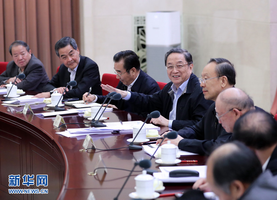 11月16日，全國政協在北京召開第75次雙周協商座談會，圍繞“推進糧食定價機制、補貼政策和收儲制度改革”建言獻策。全國政協主席俞正聲主持會議并講話。新華社記者 鞠鵬 攝