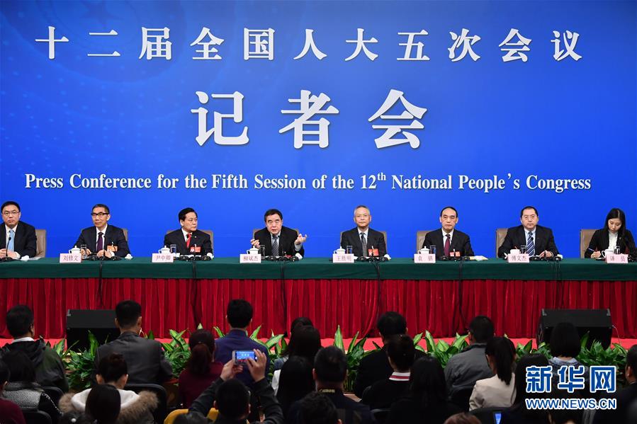 （兩會）（1）全國人大教科文衛委主任委員柳斌杰等就“人大監督工作”答記者問