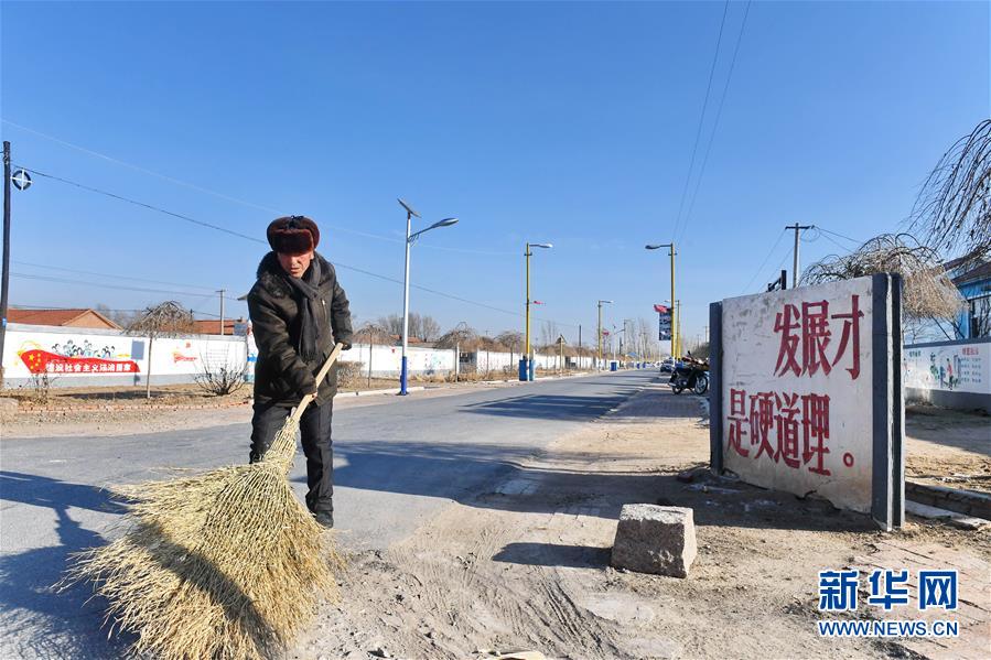 （新華全媒頭條·新時代新氣象新作為·圖文互動）（1）抬腳踏上水泥路，出門坐上公交車——我國竭力破除農村交通“最后一公里”瓶頸