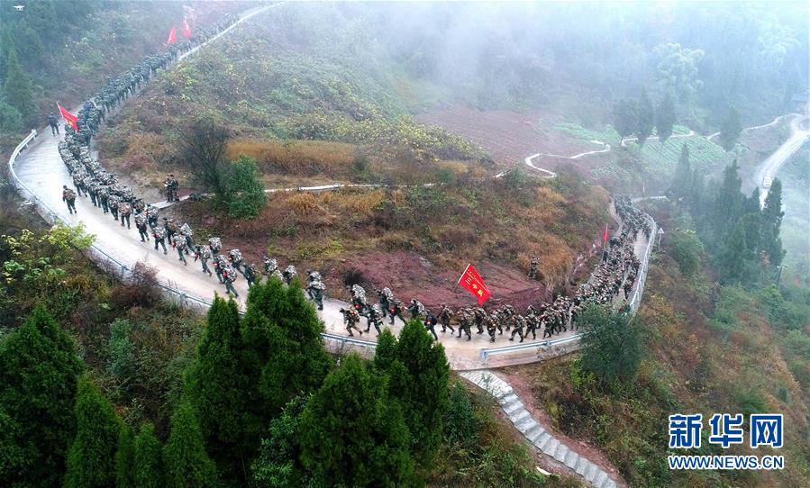 （新華全媒頭條·圖文互動）（13）備戰(zhàn)踏上新起點(diǎn)，練兵展現(xiàn)新氣象——2018中國軍隊(duì)新年開訓(xùn)全景大掃描