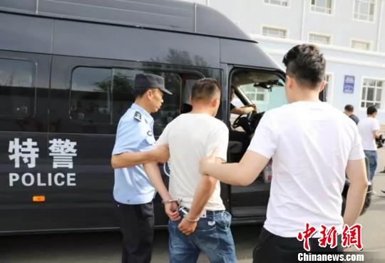 內蒙古民警19小時規(guī)勸5名逃犯自首涉案165萬