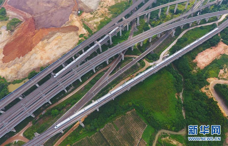 （經(jīng)濟(jì)）（3）全國鐵路實行新列車運(yùn)行圖