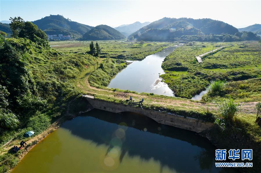 （在習(xí)近平新時(shí)代中國特色社會(huì)主義思想指引下·慶祝改革開放40周年·綠色發(fā)展·圖文互動(dòng)）（1）治水·護(hù)水·興水——綠色發(fā)展之“水”的故事
