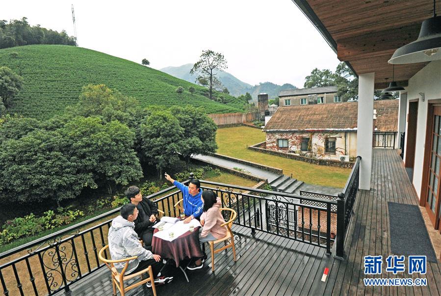 （新華全媒頭條·壯闊歷程40年系列述評·圖文互動(dòng)）（9）風(fēng)雨砥礪 壯麗史詩——從改革開放40年看中國奇跡