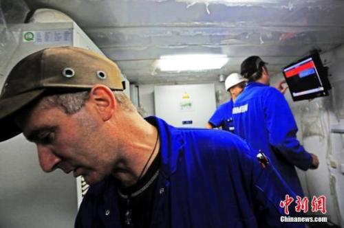 中國造船廠里的外籍員工。 李風(fēng) 攝