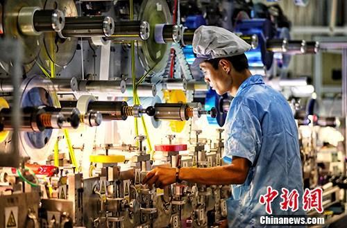圖為江蘇鹽城一家企業(yè)內(nèi)的生產(chǎn)景象。<a target='_blank' ><p  align=