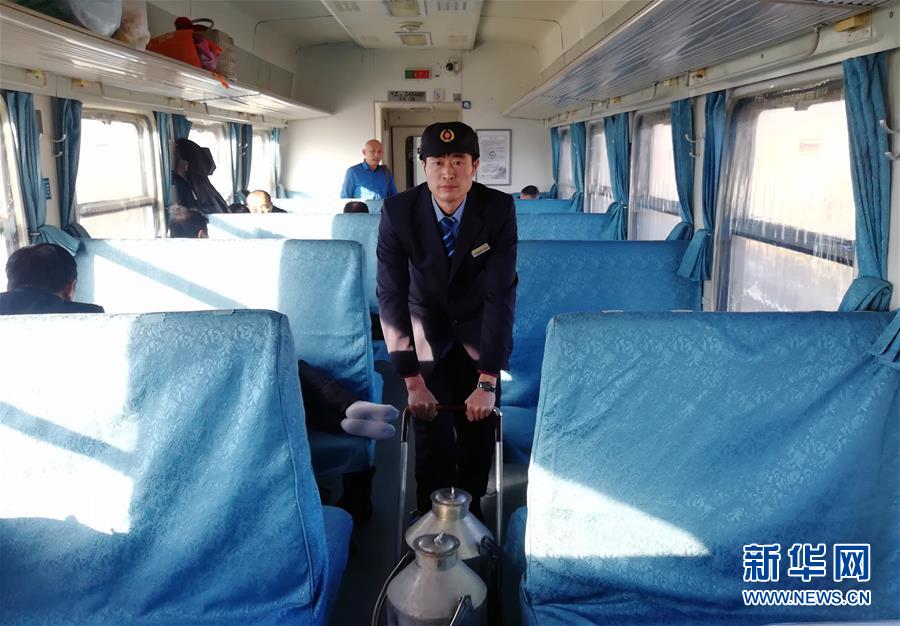 （新春走基層·圖文互動）（1）變的是時間，不變的是溫情——開往小興安嶺深處的幸福“慢火車”