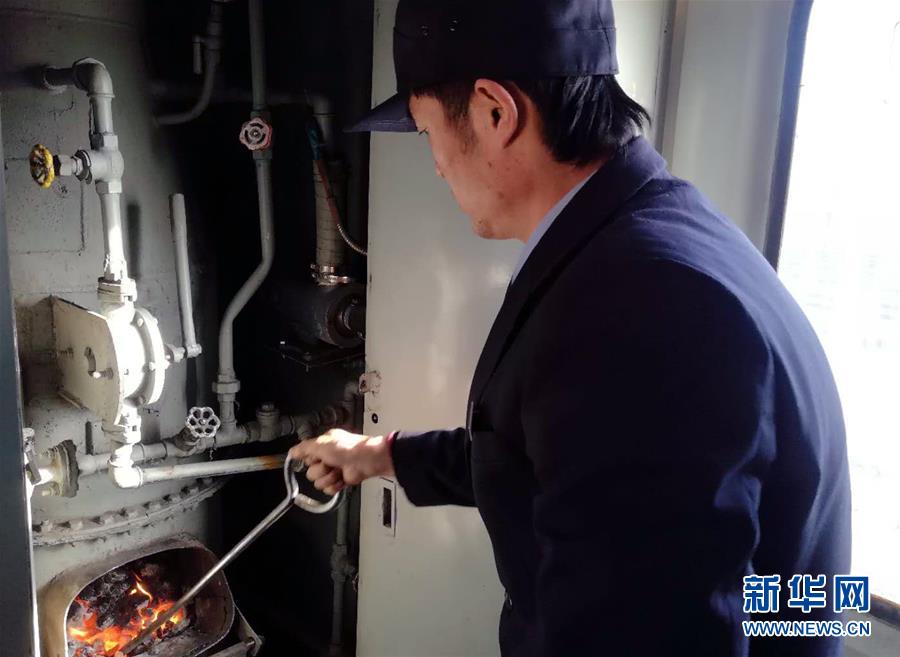 （新春走基層·圖文互動）（3）變的是時間，不變的是溫情——開往小興安嶺深處的幸福“慢火車”