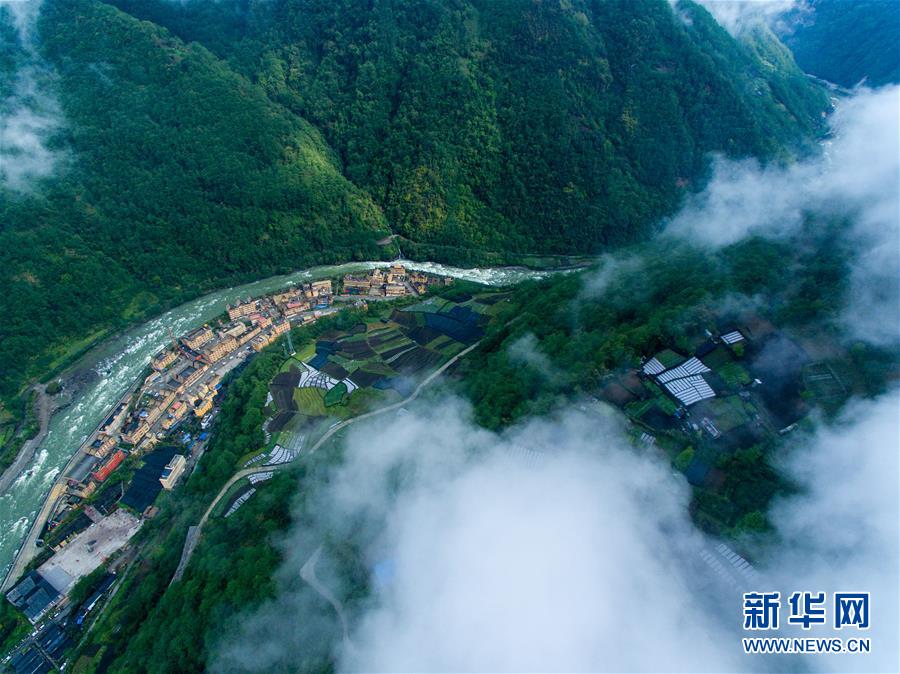 (壯麗70年·奮斗新時代·圖文互動)(1)獨龍江畔,這個民族“一躍千年”