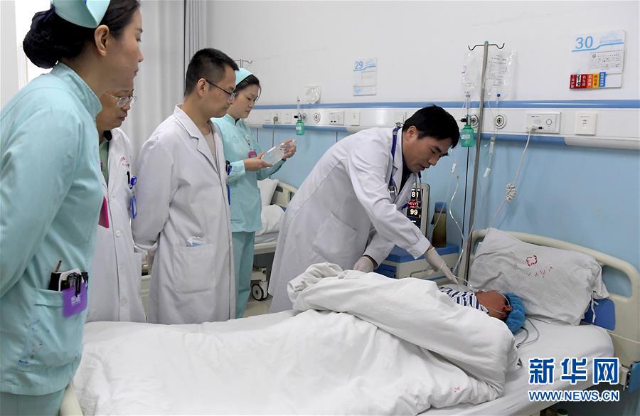 （中國網事·感動2019·圖文互動）（7）為艾滋病患者主刀的醫生馮秀嶺：每個生命都值得尊重