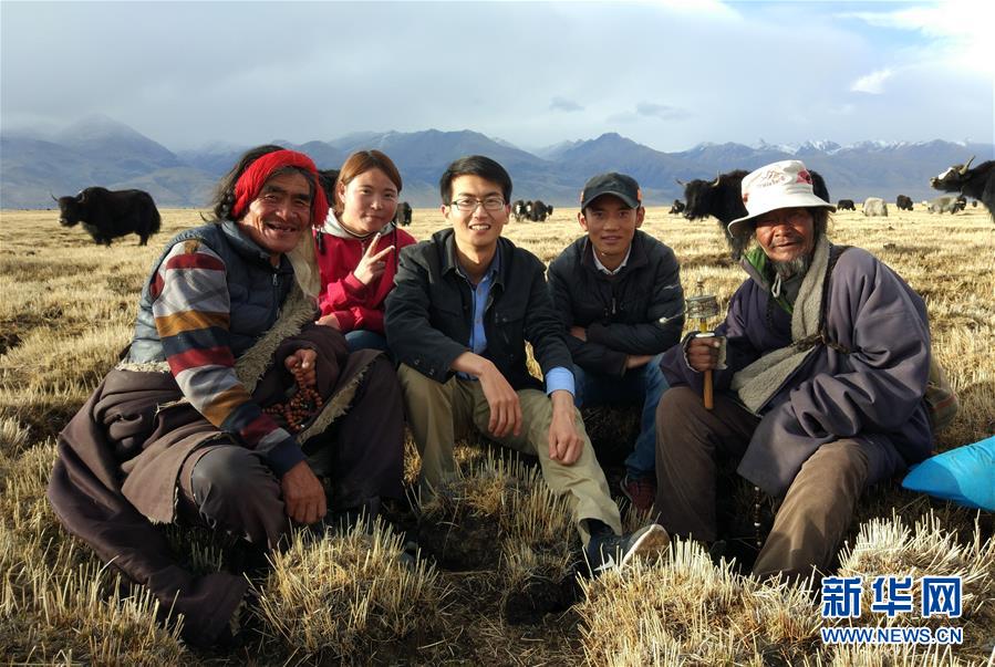 （在習近平新時代中國特色社會主義思想指引下——新時代新作為新篇章·總書記關心的百姓身邊事·圖文互動)（1）“我走進大山，是為了讓你走出大山”——大學生支教故事