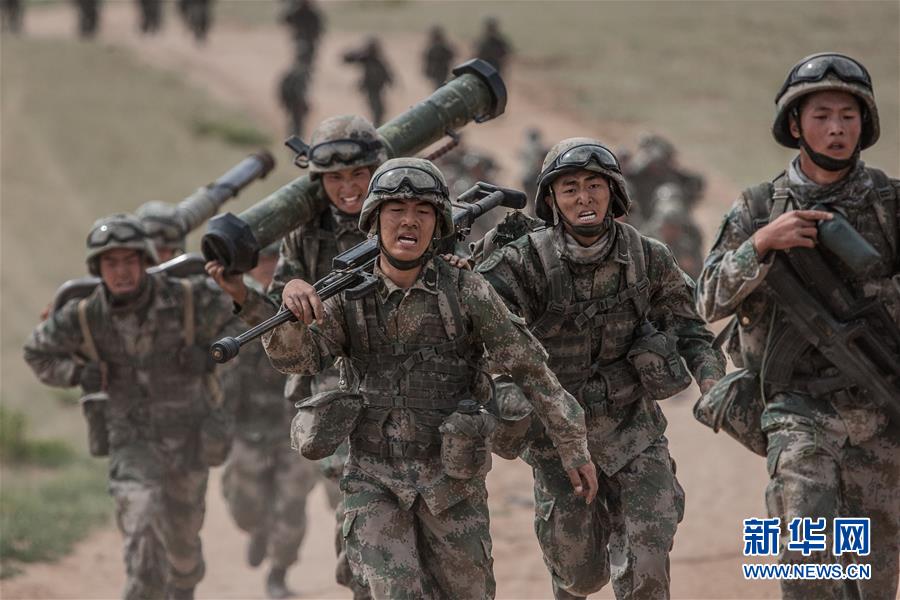 （新華全媒頭條·圖文互動）（13）沿著中國特色強軍之路闊步前進——黨中央、中央軍委領導推進國防和軍隊建設70年紀實