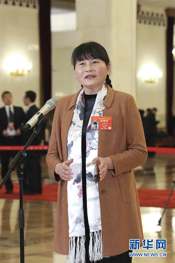 （兩會(huì)·面對(duì)面·XHDW）（2）全國(guó)人大代表接受采訪(fǎng)