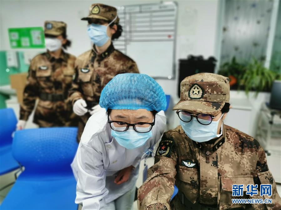 （新華全媒頭條·圖文互動）（7）新華社評論員：危難時刻，黨員干部要挺身而出——論堅決打贏疫情防控阻擊戰