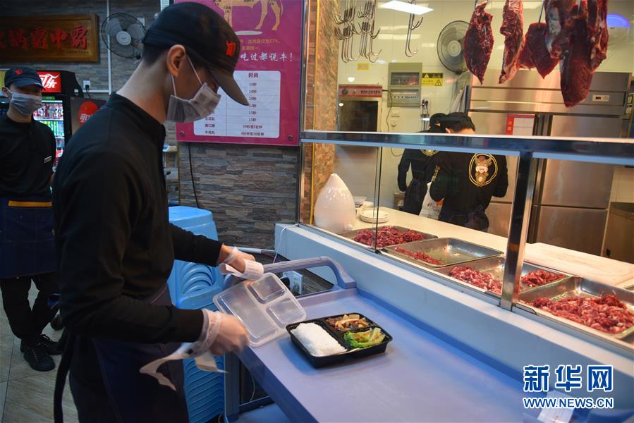 （聚焦復工復產·圖文互動）（3）觸網接單、開發簡餐、直播賣貨——餐企換招自救