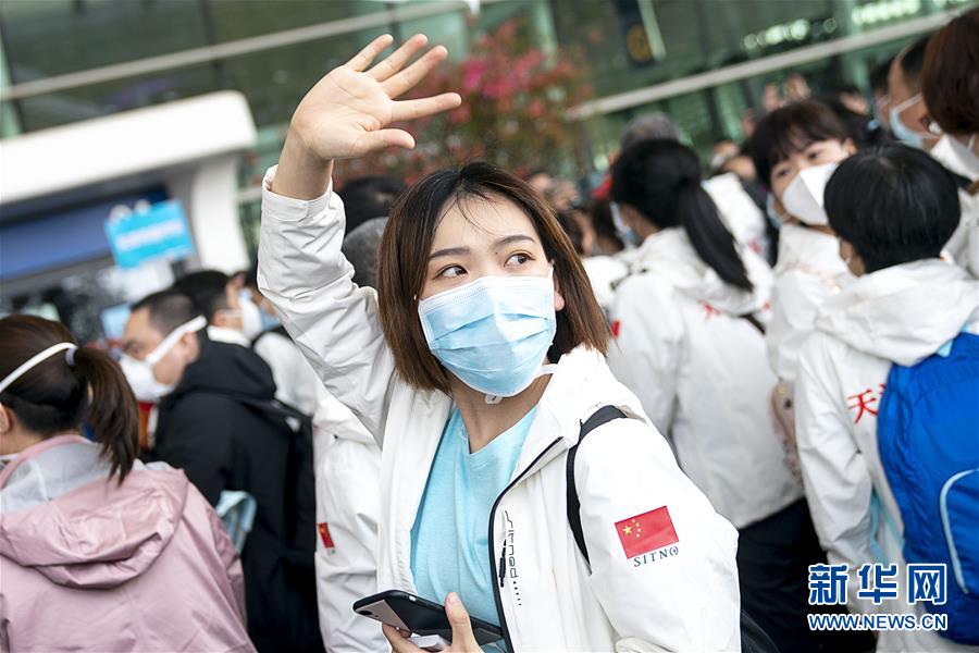（新華全媒頭條·圖文互動(dòng)）（4）最美逆行者，武漢永遠(yuǎn)記得你！——首批援鄂醫(yī)療隊(duì)返程紀(jì)實(shí)