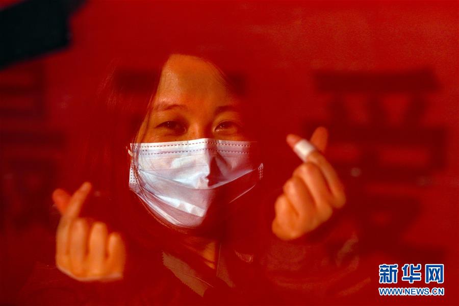 （新華全媒頭條·圖文互動(dòng)）（5）最美逆行者，武漢永遠(yuǎn)記得你！——首批援鄂醫(yī)療隊(duì)返程紀(jì)實(shí)