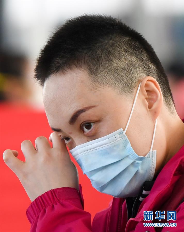 （新華全媒頭條·圖文互動(dòng)）（11）最美逆行者，武漢永遠(yuǎn)記得你！——首批援鄂醫(yī)療隊(duì)返程紀(jì)實(shí)