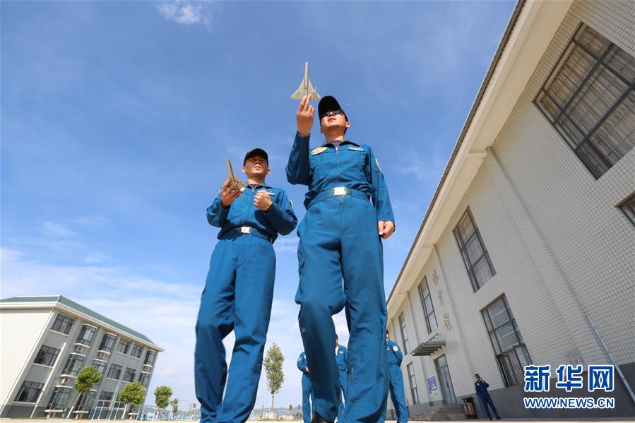（圖文互動(dòng)）（3）5290小時(shí)！中國空軍殲擊機(jī)飛行紀(jì)錄保持者光榮停飛