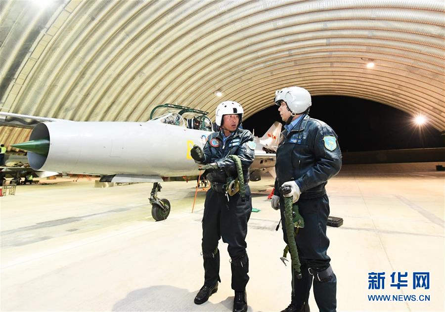 （圖文互動(dòng)）（5）5290小時(shí)！中國空軍殲擊機(jī)飛行紀(jì)錄保持者光榮停飛