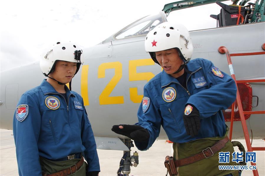 （圖文互動(dòng)）（6）5290小時(shí)！中國空軍殲擊機(jī)飛行紀(jì)錄保持者光榮停飛