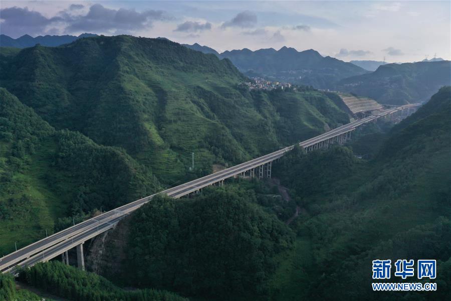 (圖文互動)(1)烏蒙山集中連片特困地區又添一條高速公路