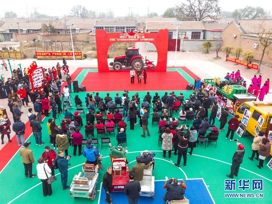 （五中全會精神在基層·圖文互動）（1）天津、福建、廣東、云南等地創(chuàng)新形式讓黨的十九屆五中全會精神“飛入尋常百姓家”