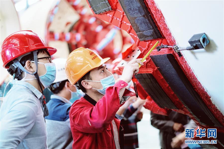（在習近平新時代中國特色社會主義思想指引下——新時代新作為新篇章·習近平總書記關切事·圖文互動）（1）最有力的支撐，最堅決的攀登——記錄奮戰在復工復產一線的科技工作者