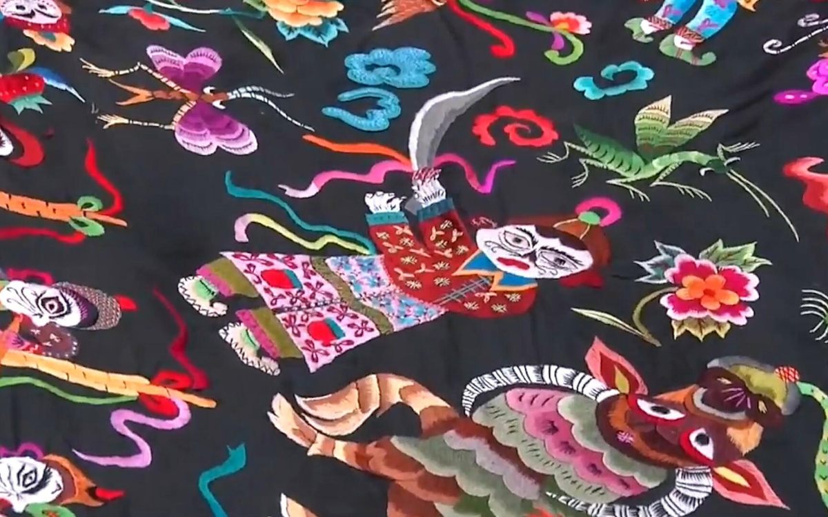 苗繡繡品慢慢得到市場認可，回鄉(xiāng)的繡娘逐漸多了起來