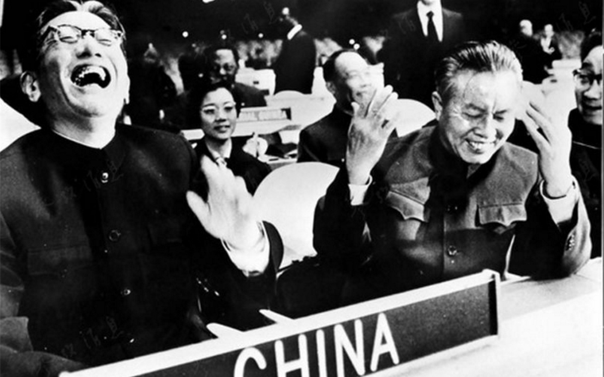 1971年10月25日，聯(lián)大通過決議，恢復(fù)了中華人民共和國在聯(lián)合國的合法席位