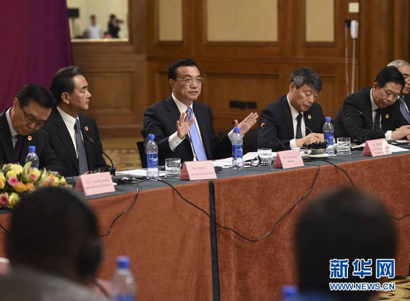  5月6日，中國國務院總理李克強在埃塞俄比亞首都亞的斯亞貝巴出席中非經貿人文座談會。 新華社記者 李學仁 攝 