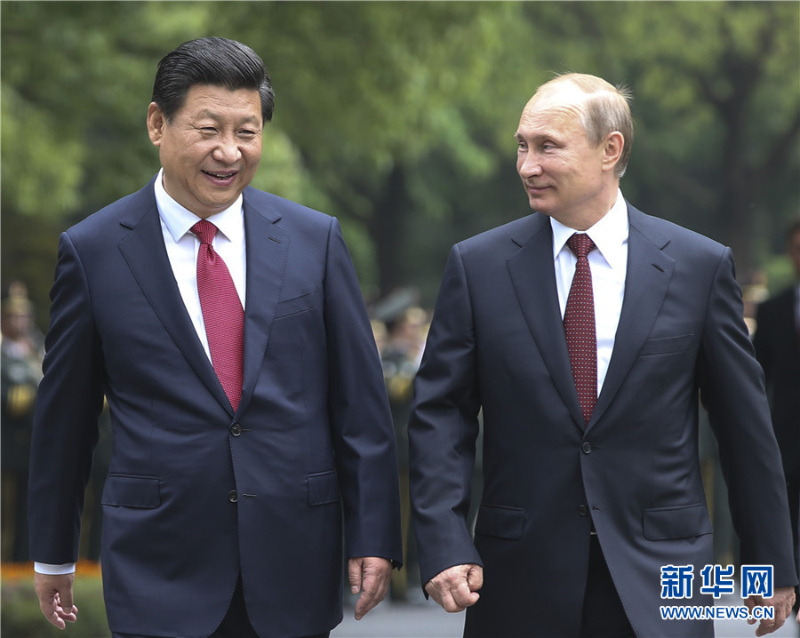 這是會(huì)談前，習(xí)近平在上海西郊會(huì)議中心廣場為普京舉行歡迎儀式。新華社記者 蘭紅光 攝 