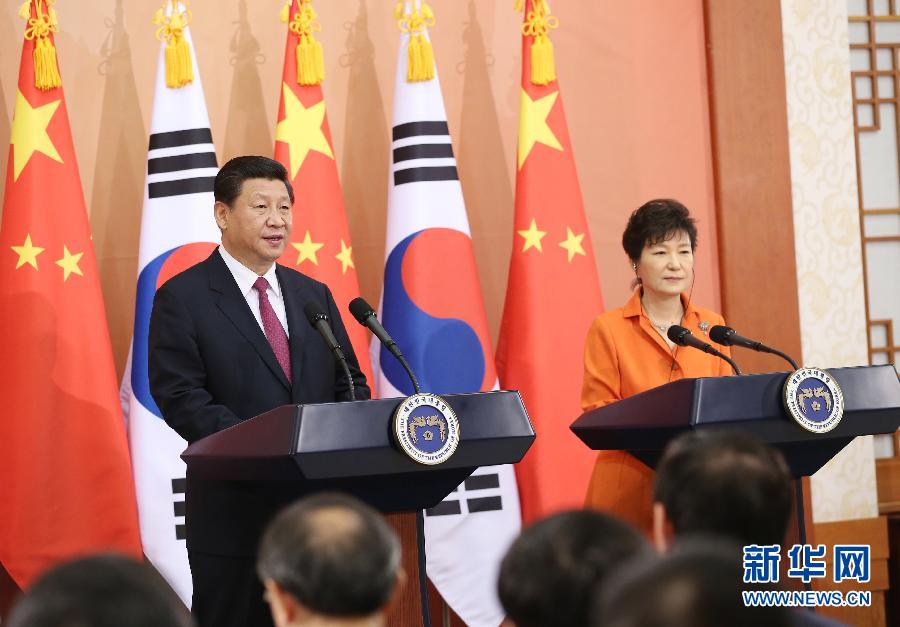 7月3日，國家主席習近平在首爾同韓國總統樸槿惠舉行會談。會談后，兩國元首共同會見記者。 新華社記者姚大偉攝