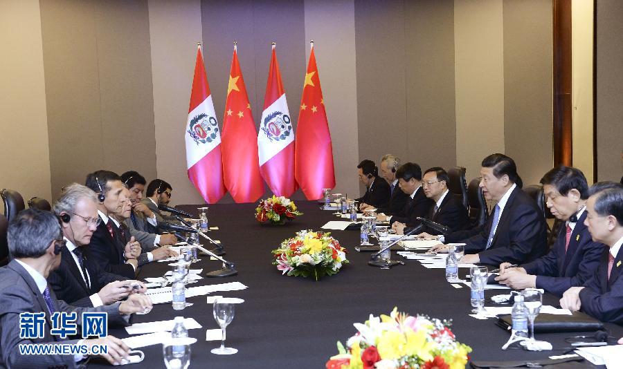 7月16日，國家主席習(xí)近平在巴西首都巴西利亞會見秘魯總統(tǒng)烏馬拉。新華社記者 劉建生 攝  