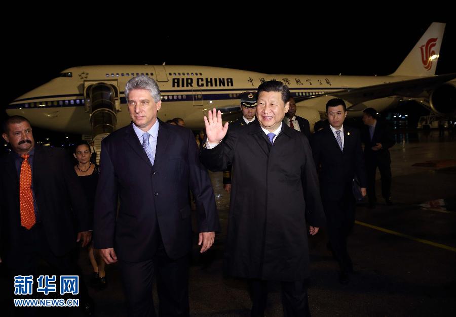 當地時間7月21日晚9時許，國家主席習近平乘坐的專機抵達哈瓦那何塞·馬蒂國際機場，開始對古巴進行國事訪問。新華社記者蘭紅光攝